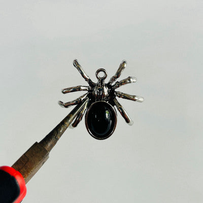 Spider pendent with chain