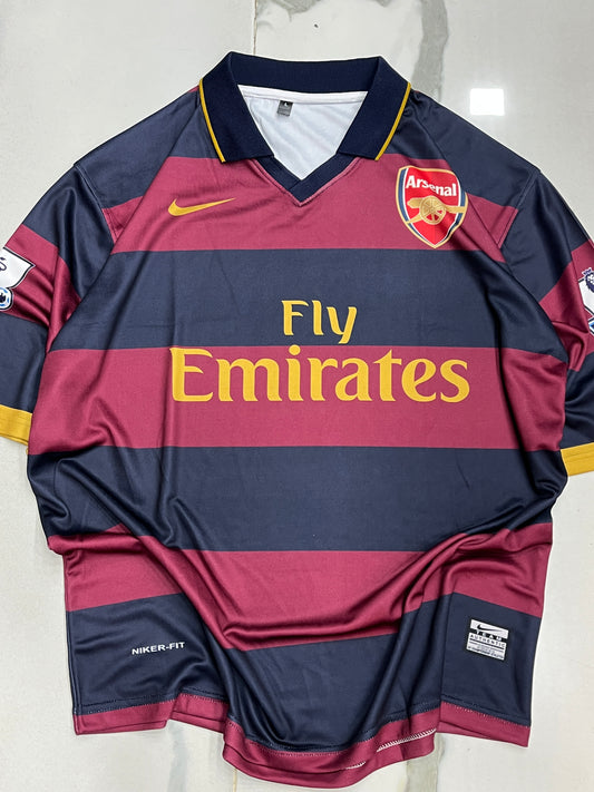 Oversized collar arsenal jersey