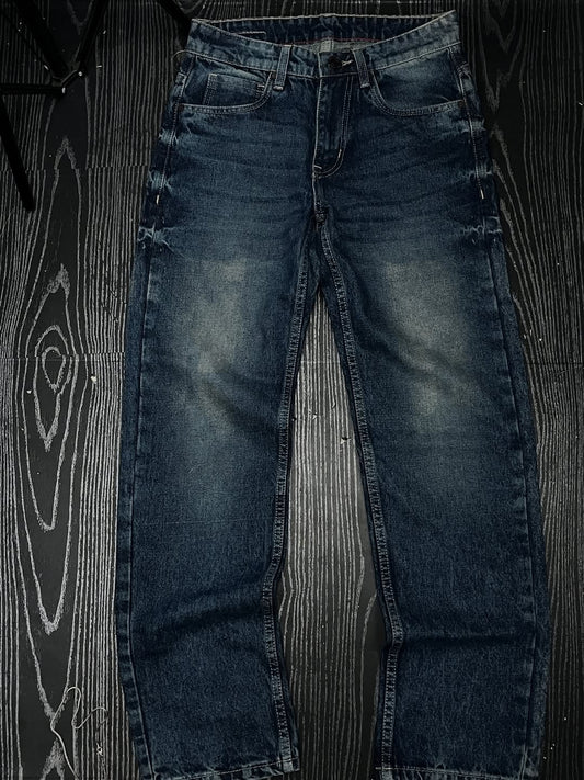Perfect straight fit, dark blue jeans