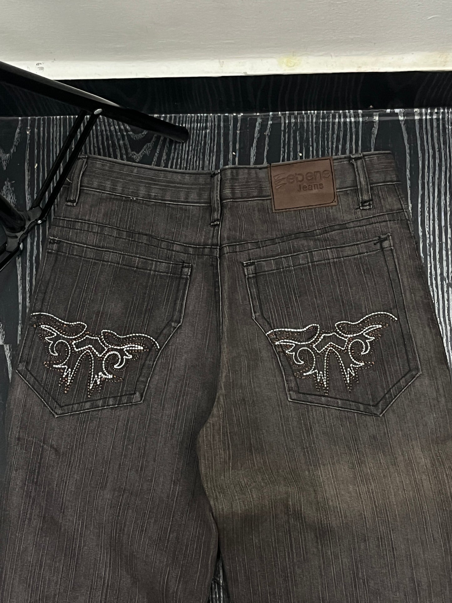 Dusty brown embroidery, baggy jeans