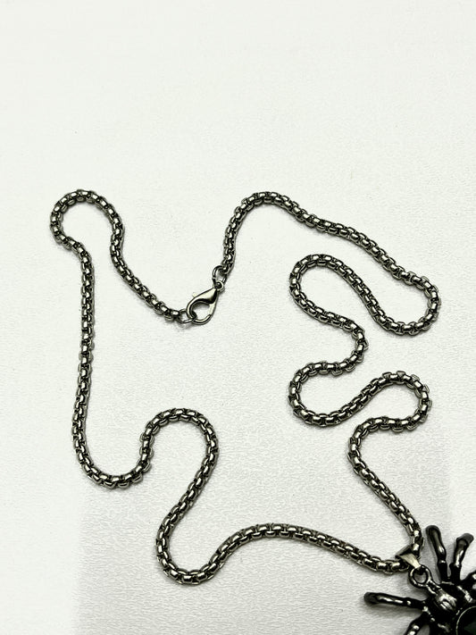 Spider pendent with chain