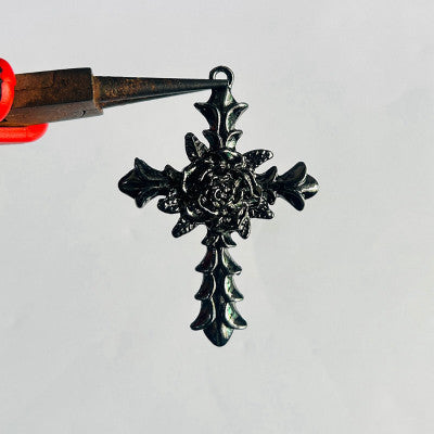 Gothic rose pendant with chain