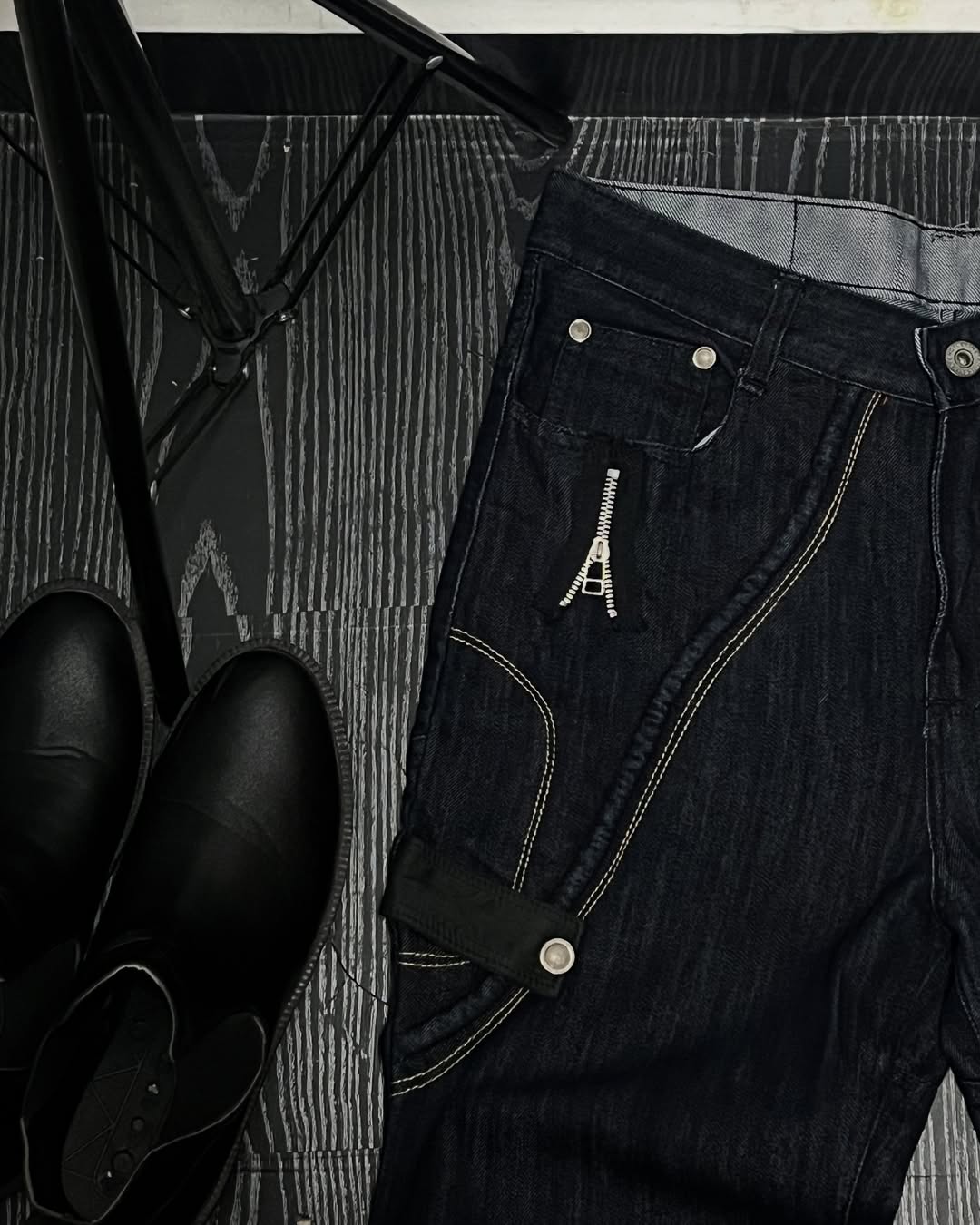 Cole material street wear jeans