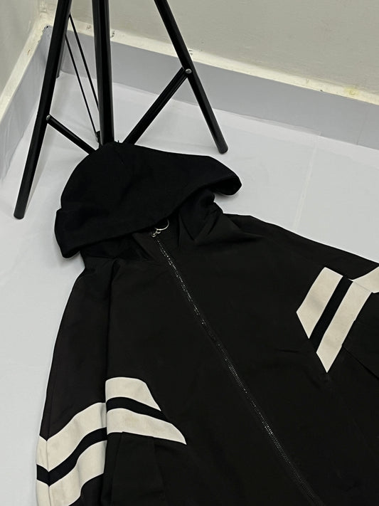 Black hoddied cropped zipper jacket